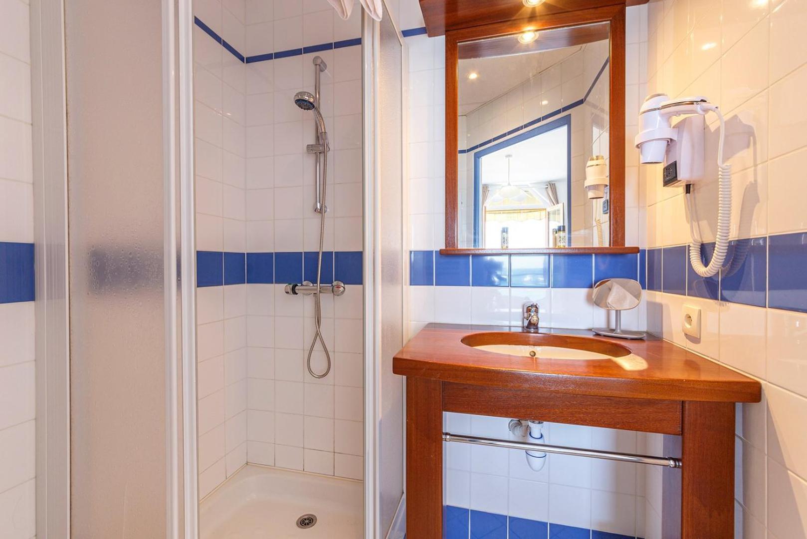 Les Pieds Dans L'Eau - Appartment 1 - Vue Mer Cancale Exteriör bild